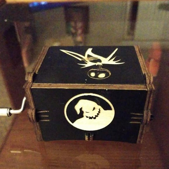 Music Box Wooden Engraved The Nightmare Before Christmas Hand-cranked Musical - Picture 3 of 3